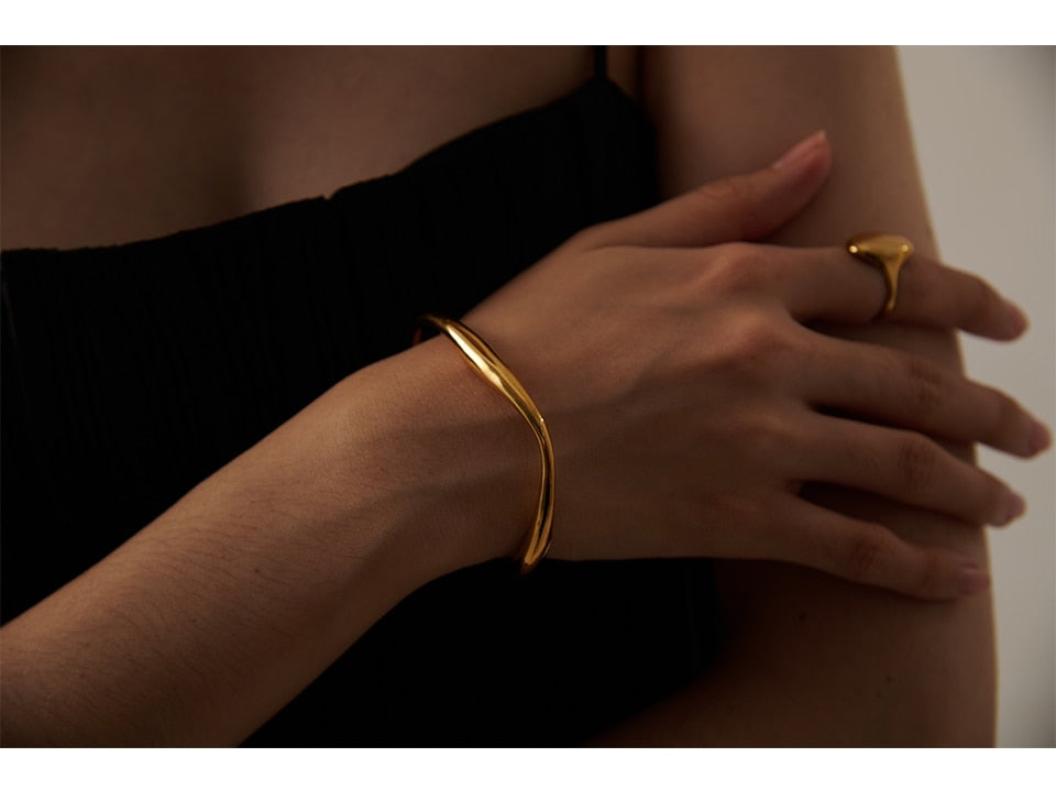 Belle Gold Wrist Bracelet