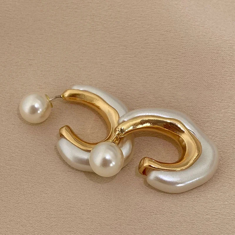 Belle Round Gold Pearl